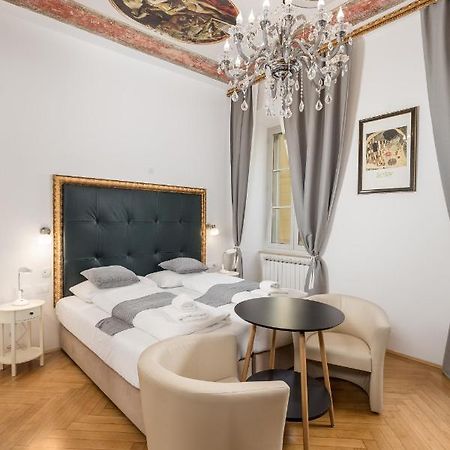 Apartments Art Teatro Rijeka Eksteriør bilde