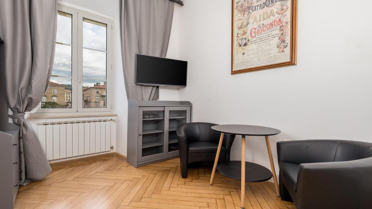 Apartments Art Teatro Rijeka Eksteriør bilde