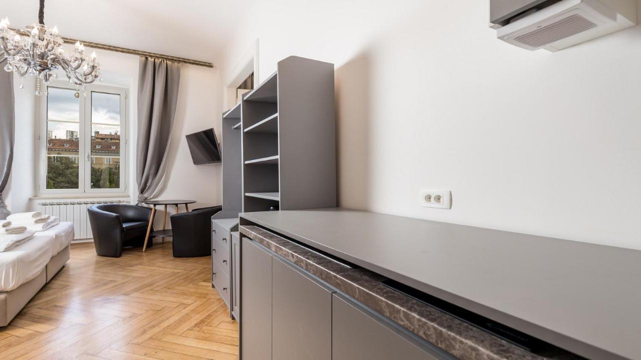 Apartments Art Teatro Rijeka Eksteriør bilde